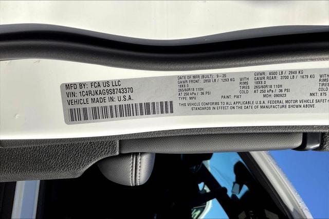 New 2025 Jeep Grand Cherokee L For Sale in Millington, TN