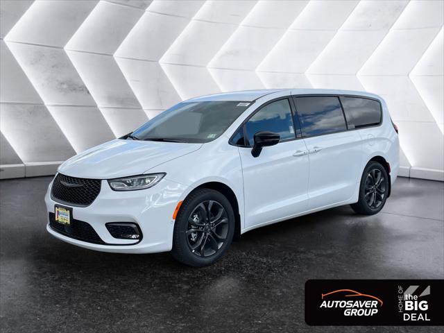 2026 Chrysler Pacifica Select for sale in Newport, VT