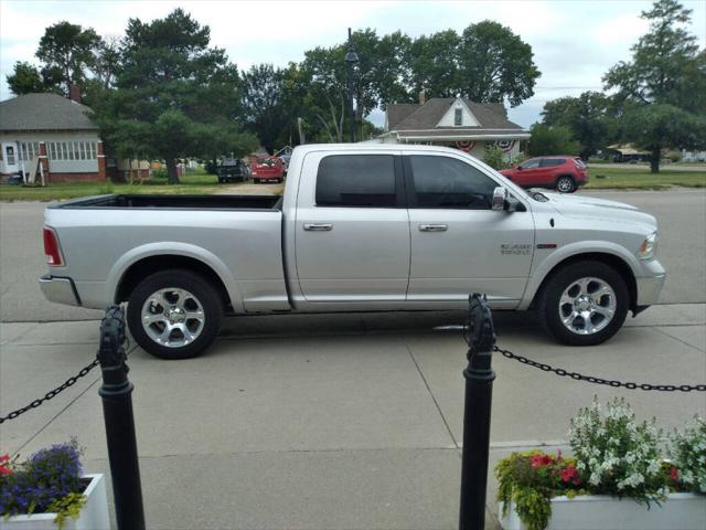 2017 RAM 1500 Laramie Crew Cab 4x4 64 Box