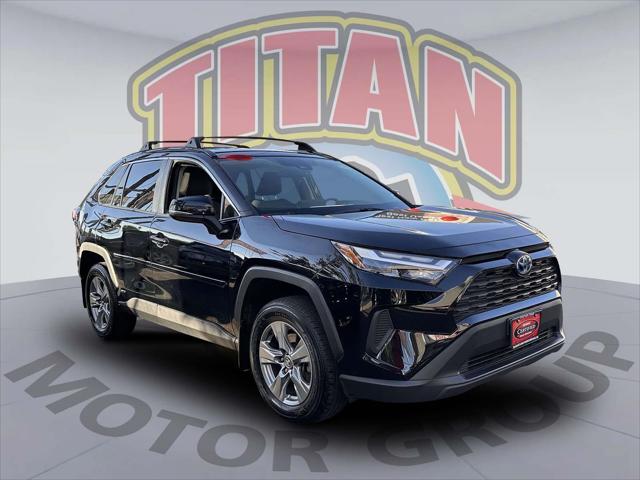 2022 Toyota RAV4 XLE's photo