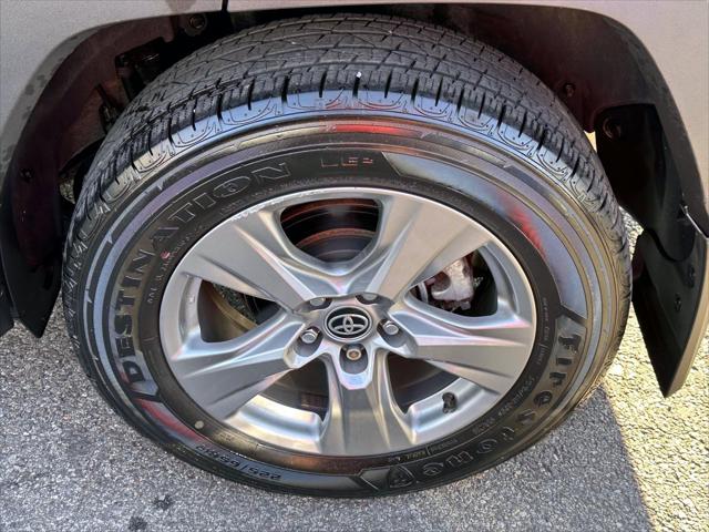 2022 Toyota RAV4 Hybrid XLE [9]