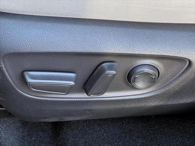 2022 Toyota RAV4 Hybrid XLE [11]