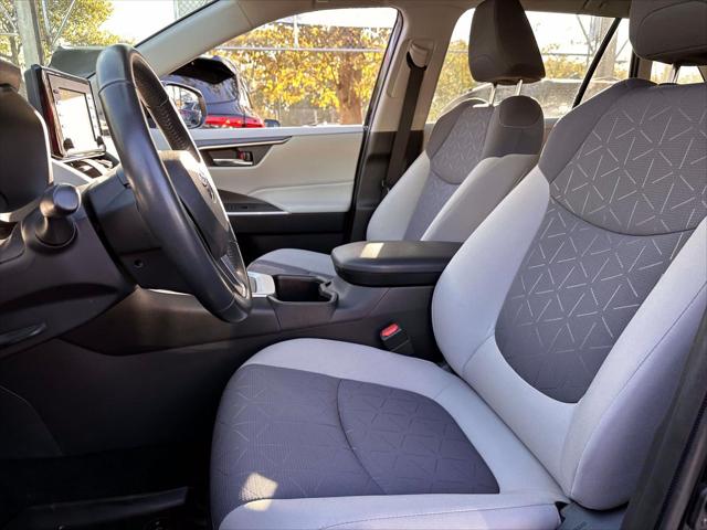 2022 Toyota RAV4 Hybrid XLE [12]