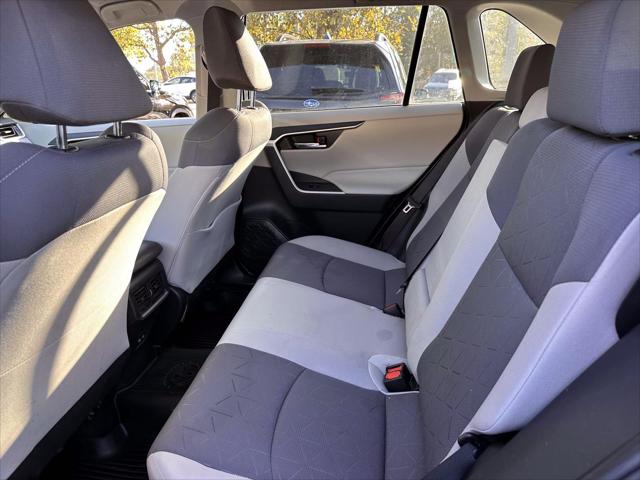 2022 Toyota RAV4 Hybrid XLE [13]