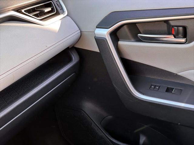 2022 Toyota RAV4 Hybrid XLE [22]