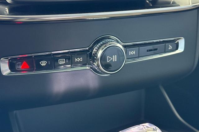 2026 Volvo XC90 Plus, B6 AWD Gas (mild hybrid), Gasoline, Bright, 7 Seats