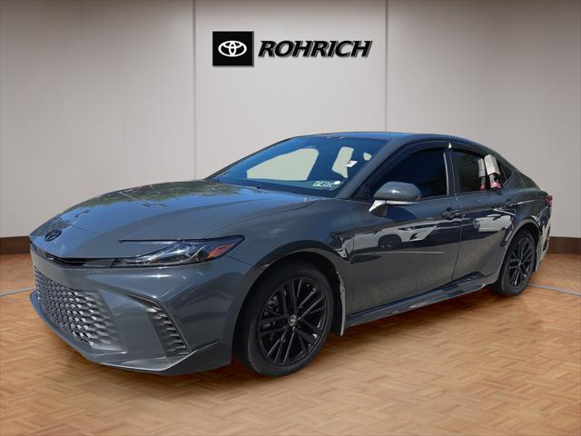 2025 Toyota Camry SE's photo