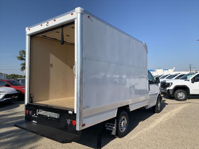2025 GMC Savana Cutaway Work Van