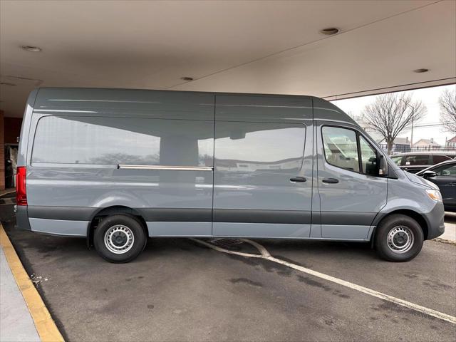 2025 Mercedes-Benz Sprinter 2500 High Roof 4-Cyl Diesel HO [4]