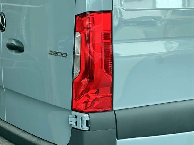 2025 Mercedes-Benz Sprinter 2500 High Roof 4-Cyl Diesel HO [9]