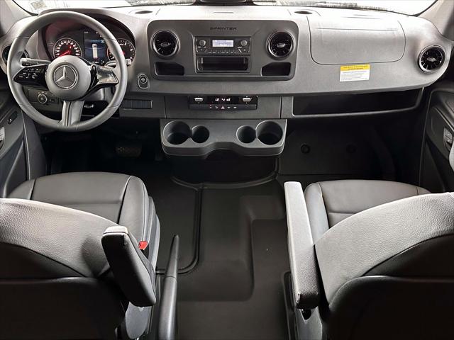 2025 Mercedes-Benz Sprinter 2500 High Roof 4-Cyl Diesel HO [18]