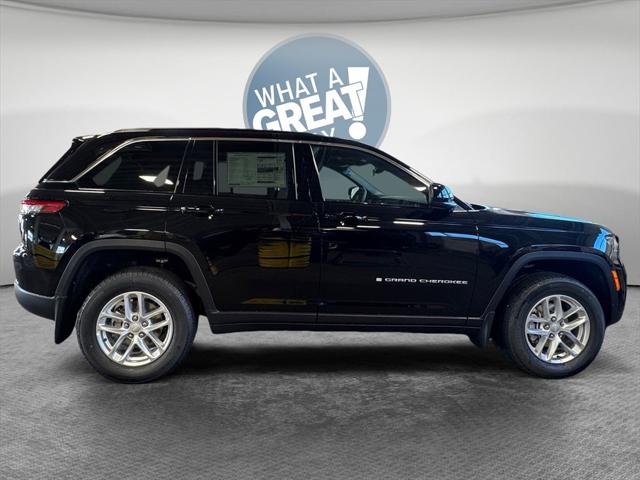 2025 Jeep Grand Cherokee GRAND CHEROKEE LAREDO X 4X4