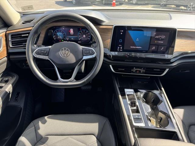2025 Volkswagen Atlas 2.0T SE w/Technology