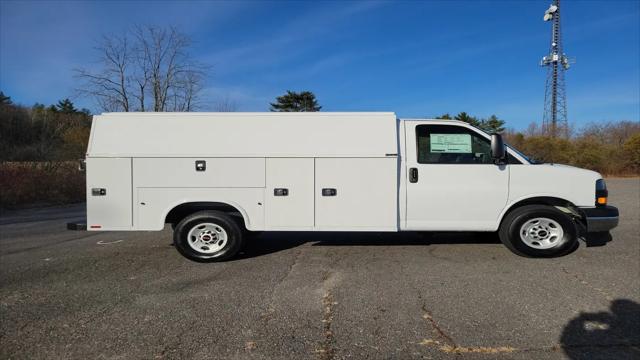 2025 GMC Savana Cutaway Work Van