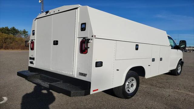 2025 GMC Savana Cutaway Work Van