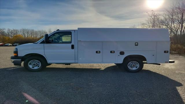 2025 GMC Savana Cutaway Work Van