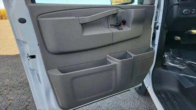 2025 GMC Savana Cutaway Work Van
