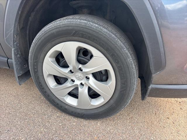 2021 Toyota RAV4 LE 2021 Toyota RAV4 LE