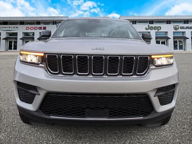 2025 Jeep Grand Cherokee Laredo 4x2