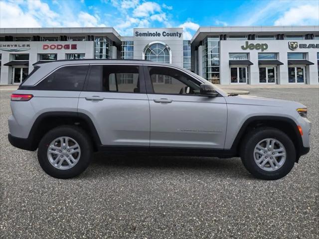 2025 Jeep Grand Cherokee Laredo 4x2