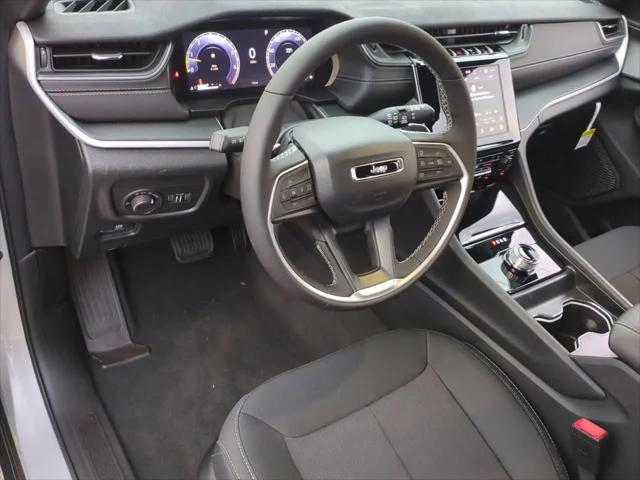 2025 Jeep Grand Cherokee Laredo 4x2