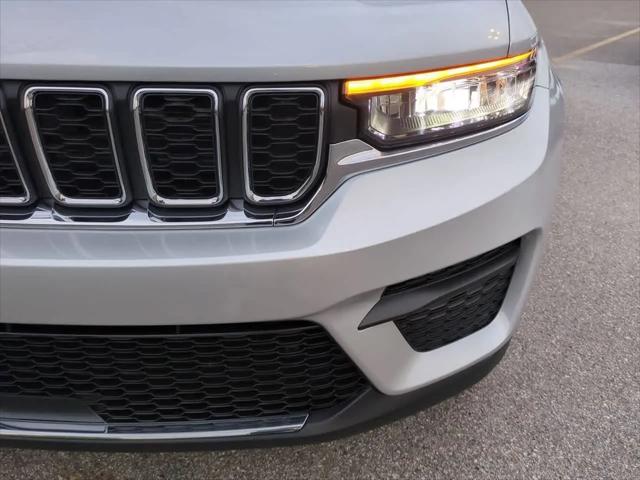 2025 Jeep Grand Cherokee Laredo 4x2