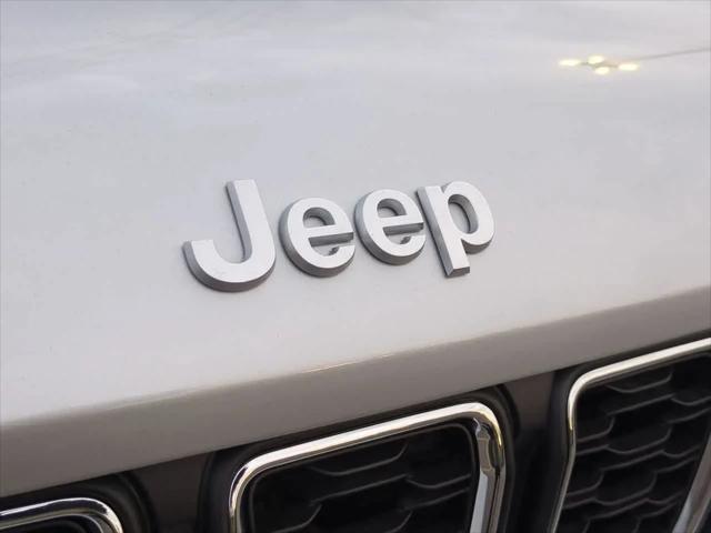 2025 Jeep Grand Cherokee Laredo 4x2