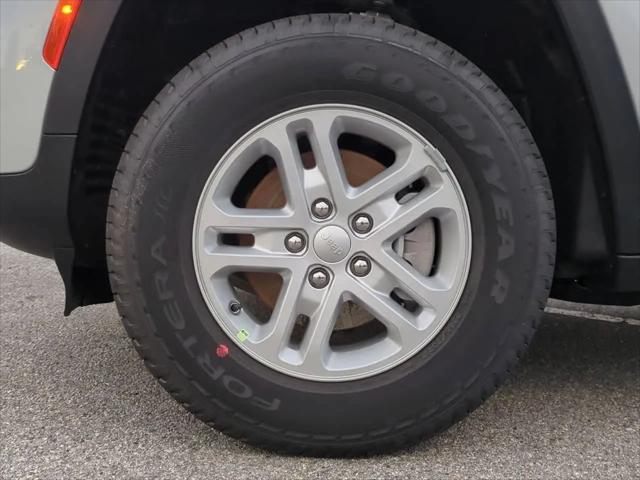 2025 Jeep Grand Cherokee Laredo 4x2