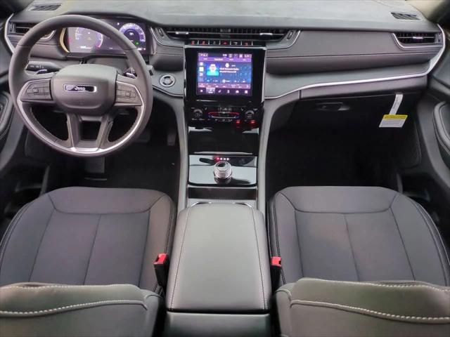 2025 Jeep Grand Cherokee Laredo 4x2