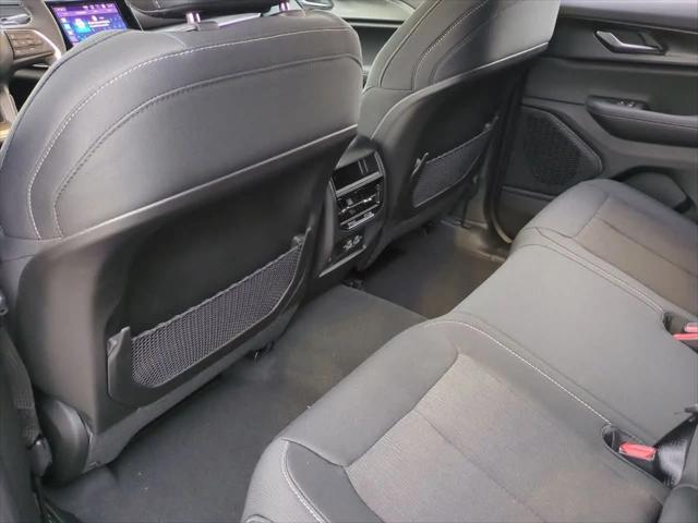 2025 Jeep Grand Cherokee Laredo 4x2