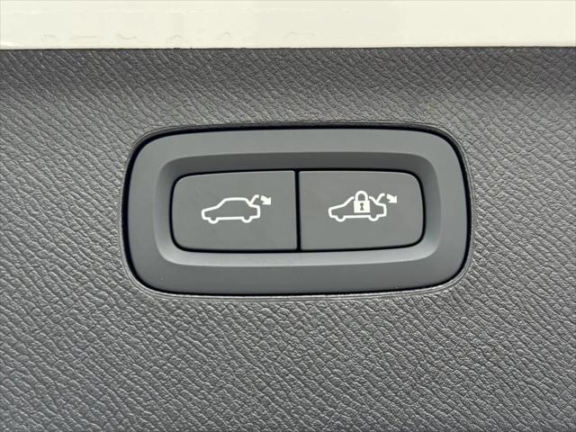 2026 Volvo XC90 Ultra, B6 AWD Gas (mild hybrid), Gasoline, Bright, 7 Seats