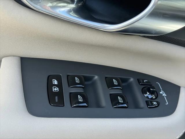 2026 Volvo XC90 Ultra, B6 AWD Gas (mild hybrid), Gasoline, Bright, 7 Seats