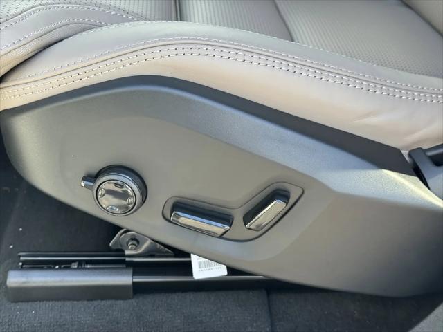 2026 Volvo XC90 Ultra, B6 AWD Gas (mild hybrid), Gasoline, Bright, 7 Seats