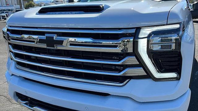 2026 Chevrolet Silverado 2500HD Crew Cab, Standard Bed, High Country, 4WD