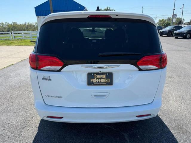 2022 Chrysler Voyager LX