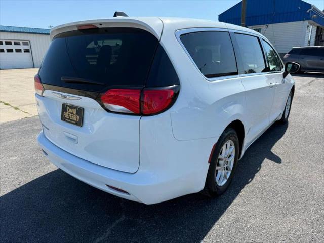 2022 Chrysler Voyager LX