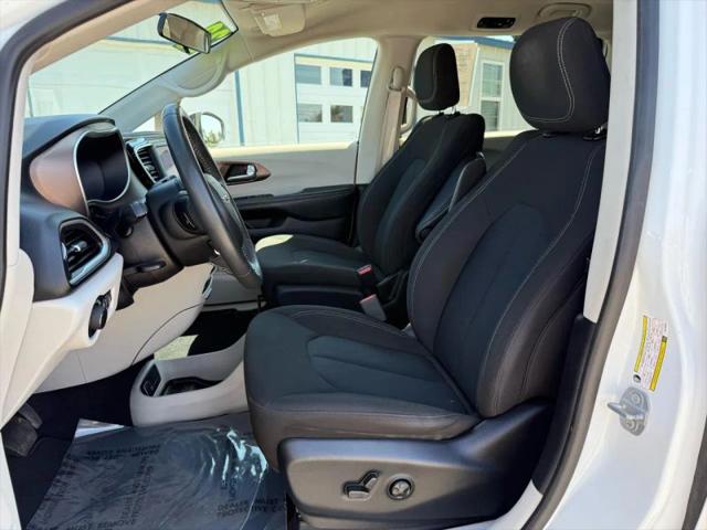 2022 Chrysler Voyager LX