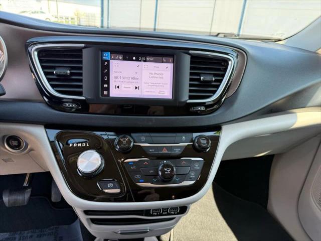 2022 Chrysler Voyager LX