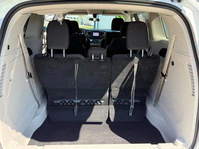 2022 Chrysler Voyager LX