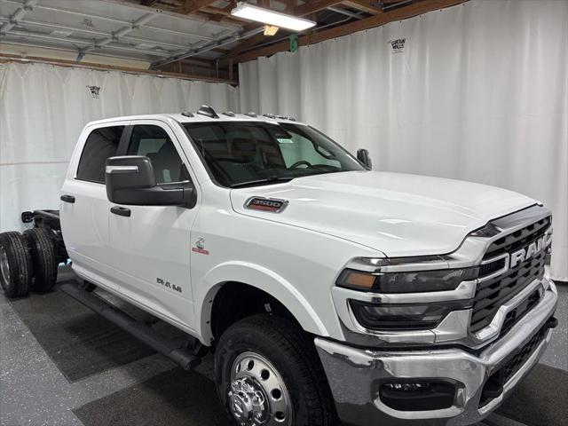 2026 RAM Ram 3500 Chassis Cab RAM 3500 BIG HORN CREW CAB CHASSIS 4X4 60 CA