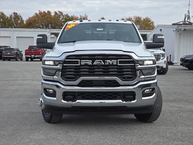 2026 RAM Ram 3500 RAM 3500 TRADESMAN CREW CAB 4X4 8 BOX
