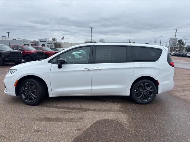2026 Chrysler Pacifica PACIFICA SELECT AWD