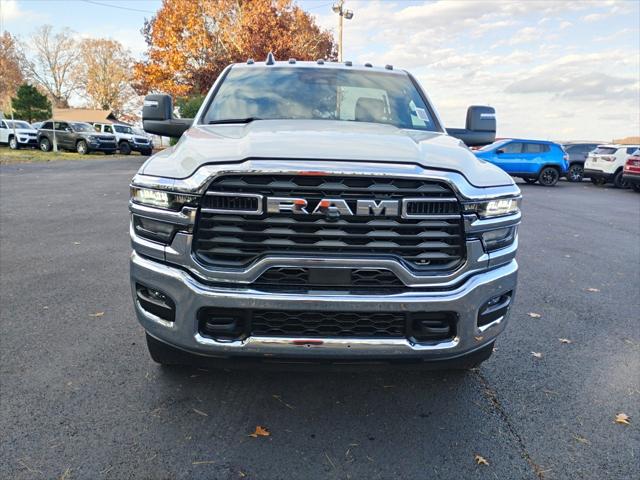 2026 RAM Ram 3500 Chassis Cab RAM 3500 TRADESMAN CHASSIS REGULAR CAB 4X4 60 CA 2026 RAM Ram 3500 Chassis Cab RAM 3500 TRADESMAN CHASSIS REGULAR CAB 4X4 60 CA