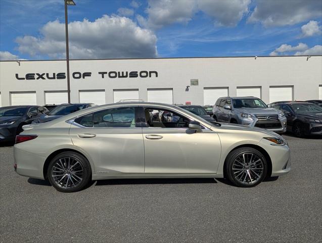 2022 Lexus ES 300h 300h
