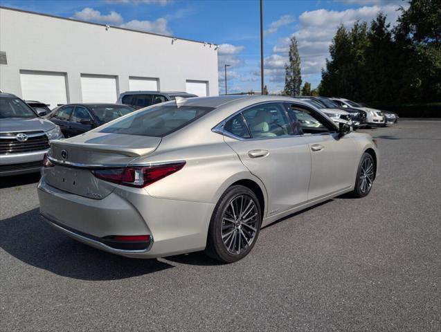 2022 Lexus ES 300h 300h