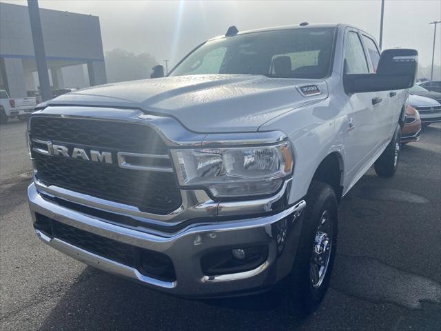 2023 RAM 3500 Tradesman Crew Cab 4x4 64 Box