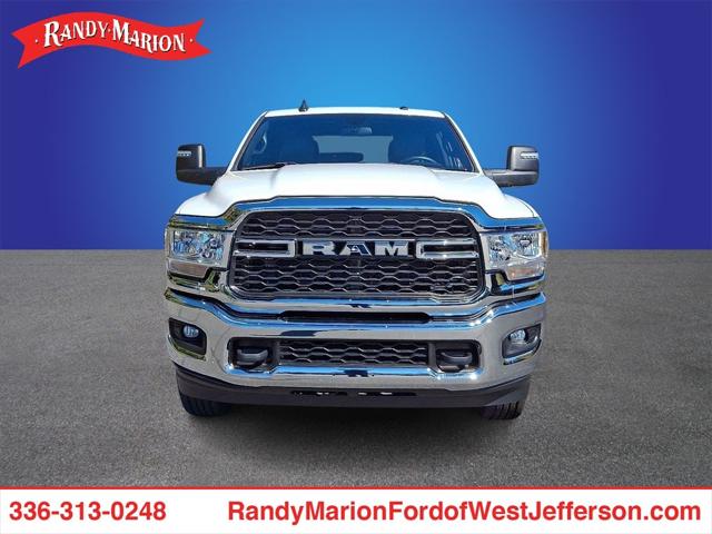2023 RAM 3500 Tradesman Crew Cab 4x4 64 Box