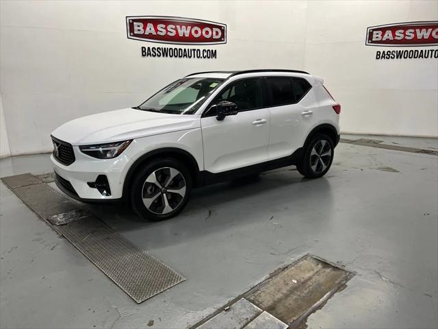 2023 Volvo XC40 B4 Ultimate Dark Theme 2023 Volvo XC40 B4 Ultimate Dark Theme