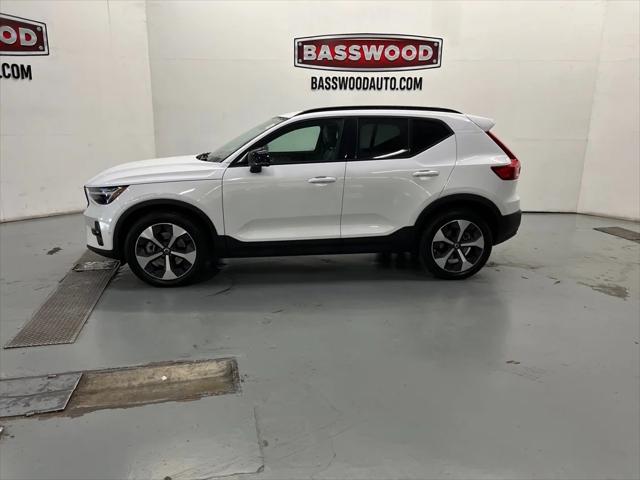 2023 Volvo XC40 B4 Ultimate Dark Theme 2023 Volvo XC40 B4 Ultimate Dark Theme