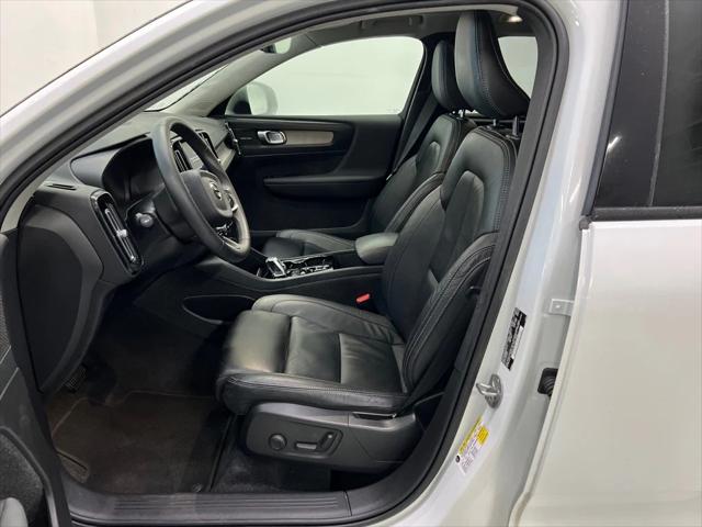 2023 Volvo XC40 B4 Ultimate Dark Theme 2023 Volvo XC40 B4 Ultimate Dark Theme